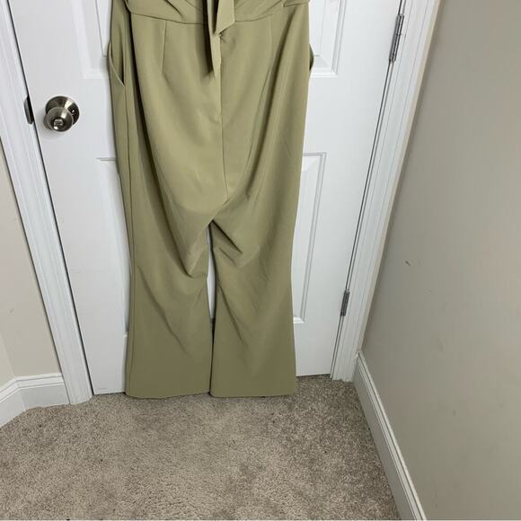 Lavish Alice green sage halter flare‎ leg jumpsuit size 12 - Picture 8 of 12
